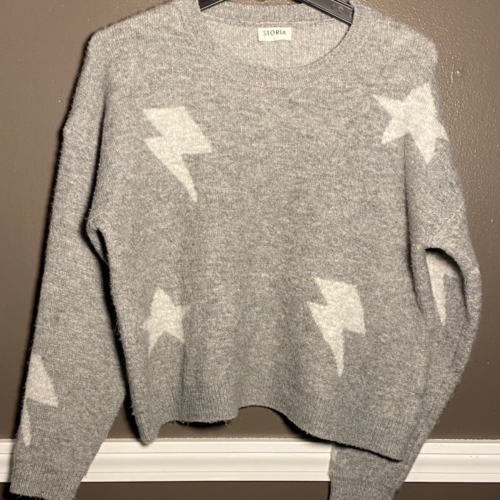Storia Gray Boxy Dropped Shoulder Sweater with White Lightning and Star Design
